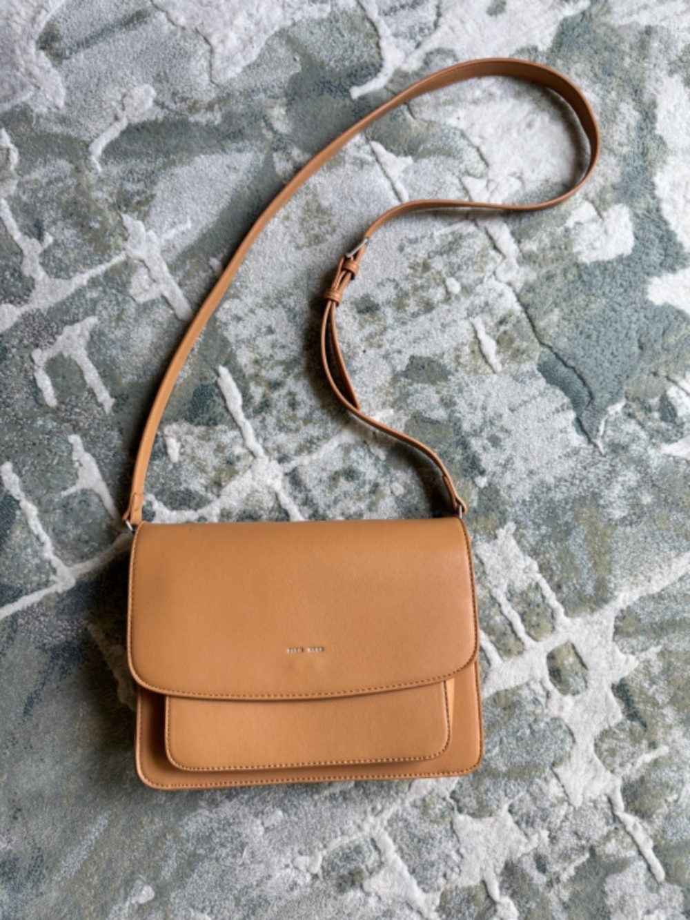 NWOT Pixie Mood Zoe Crossbody bag made from vegan faux leather - Picture 4 of 8